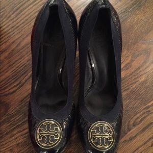 Tory Burch Caroline Mid Heel Patent Navy Size 8.5